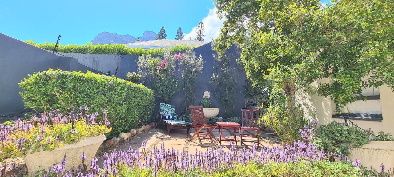 Finchley In Camps Bay Guest house Cape Town