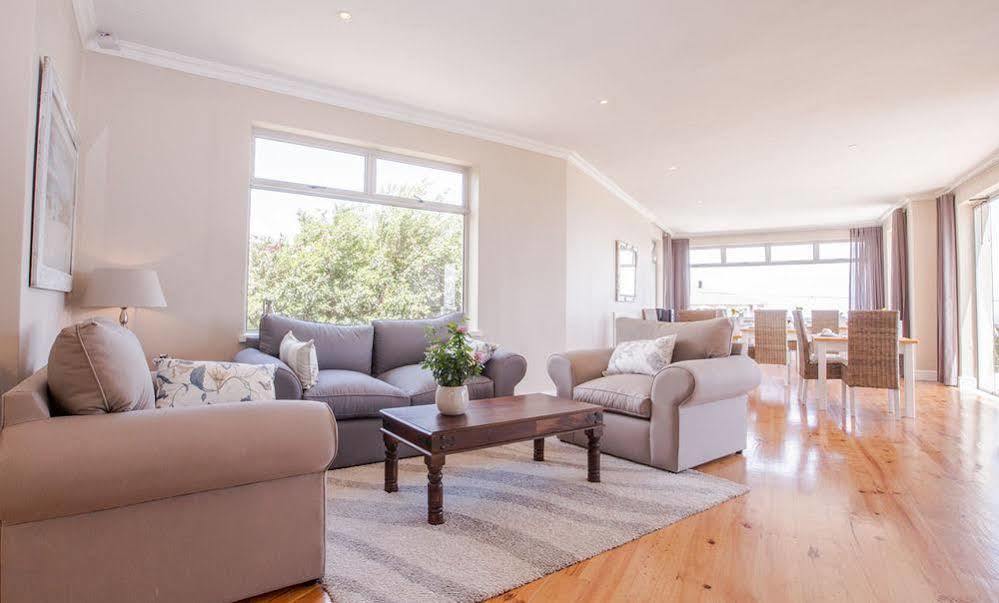 Finchley In Camps Bay Guest house